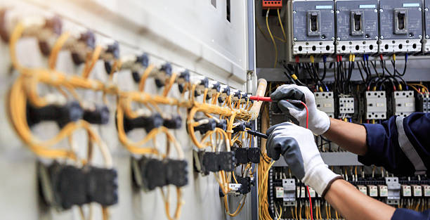 Professional Electrician technician working in Brooklyn, OH